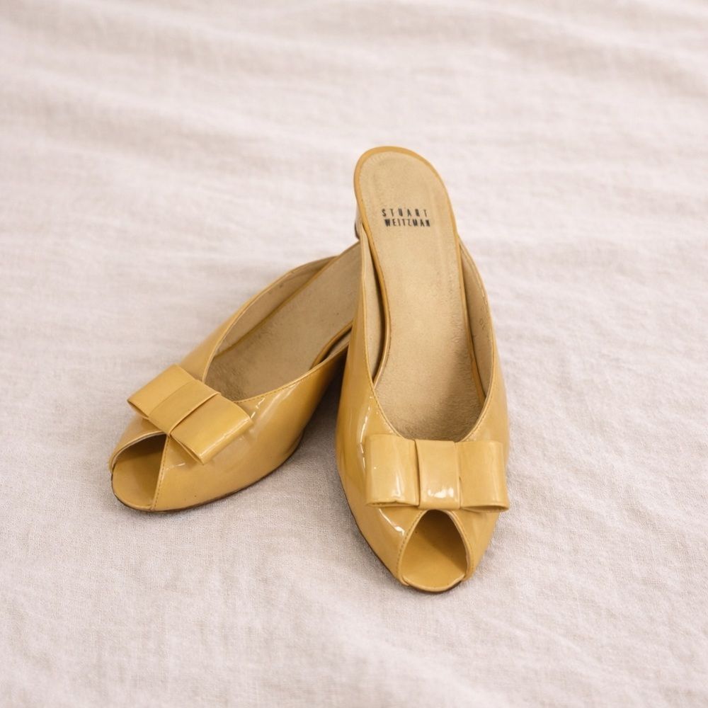 Stuart Weitzman Tan Patent Leather Bow Mule Heels Peep Toe 9.5 M